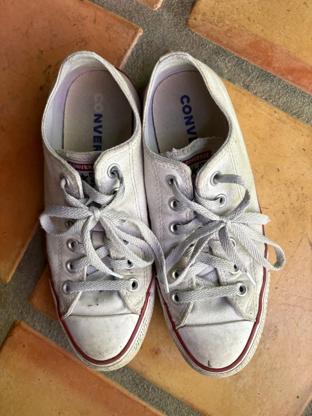 *FIXER UPPER* 3 PAIRS OF WHITE CONVERSE - Size 8 - Picture 8 of 13